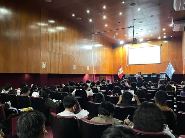 Jóvenes de Huaura se preparan para el examen de admisión